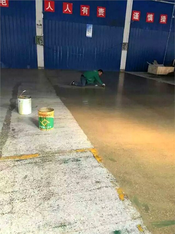 吳江標(biāo)識公司平涂型環(huán)氧地坪進(jìn)場施工