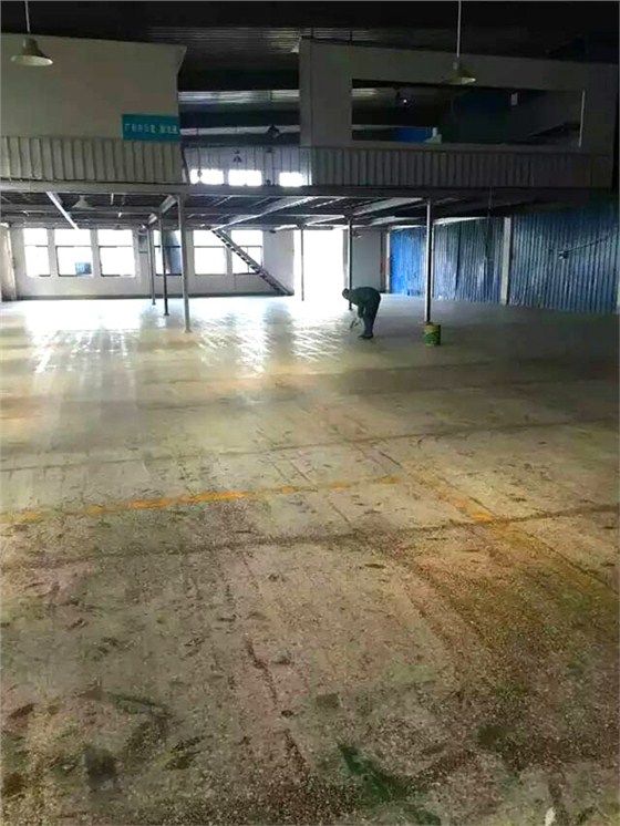 吳江標(biāo)識公司平涂型環(huán)氧地坪進(jìn)場施工