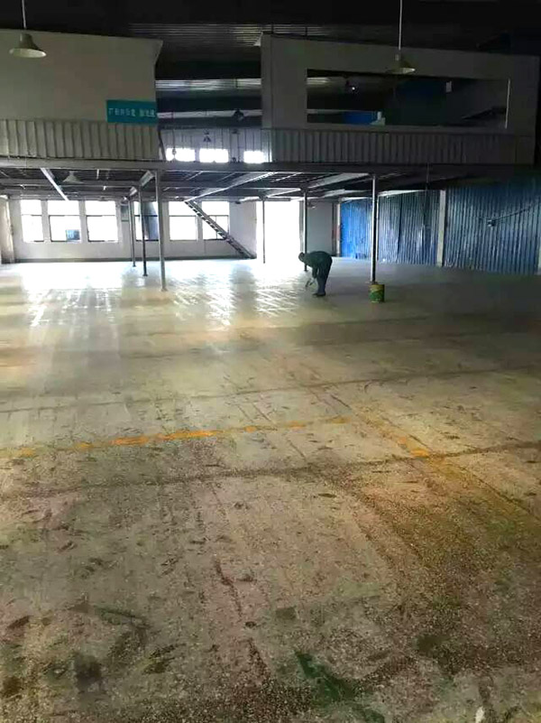 吳江標(biāo)識公司平涂型環(huán)氧地坪進場施工